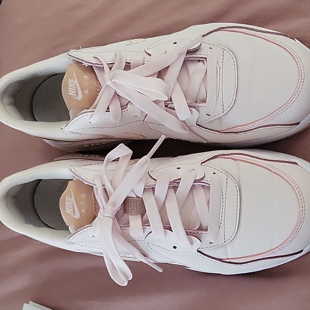 EUC baby pink / rose gold Nike Air Max